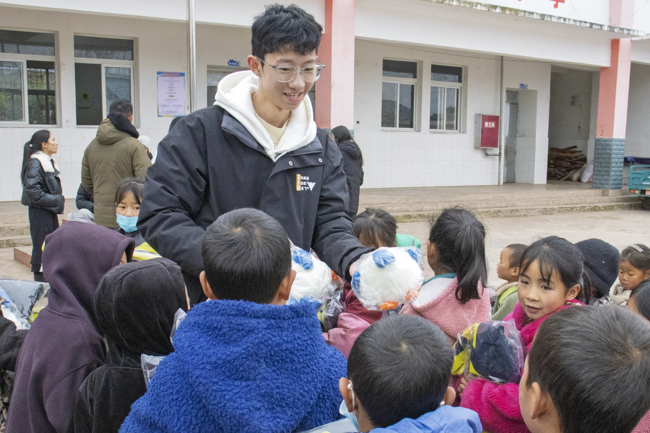 Students receiving Sterna owl gifts