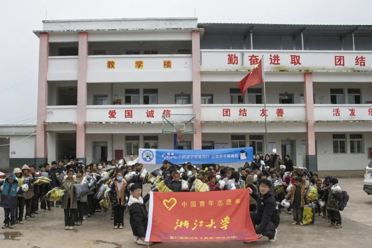 小鸥公益助学行动现场