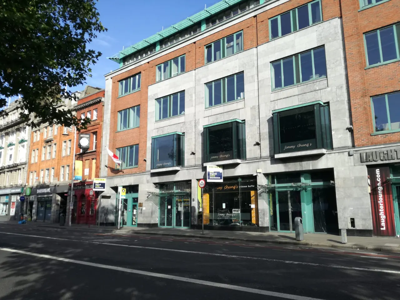Eden Quay 校址所在的临街教学楼外观