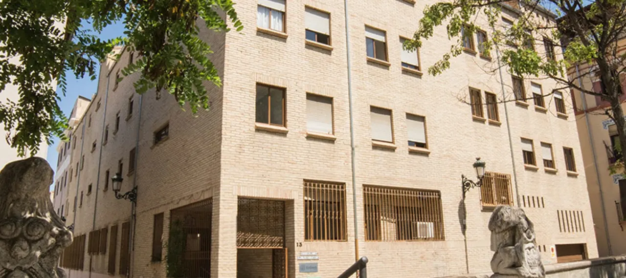 Don Quijote Granada campus — school exterior