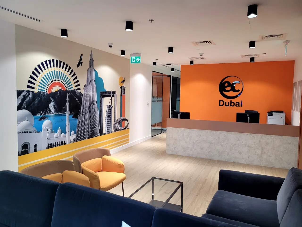 EC Dubai 官方页面展示的学校接待区