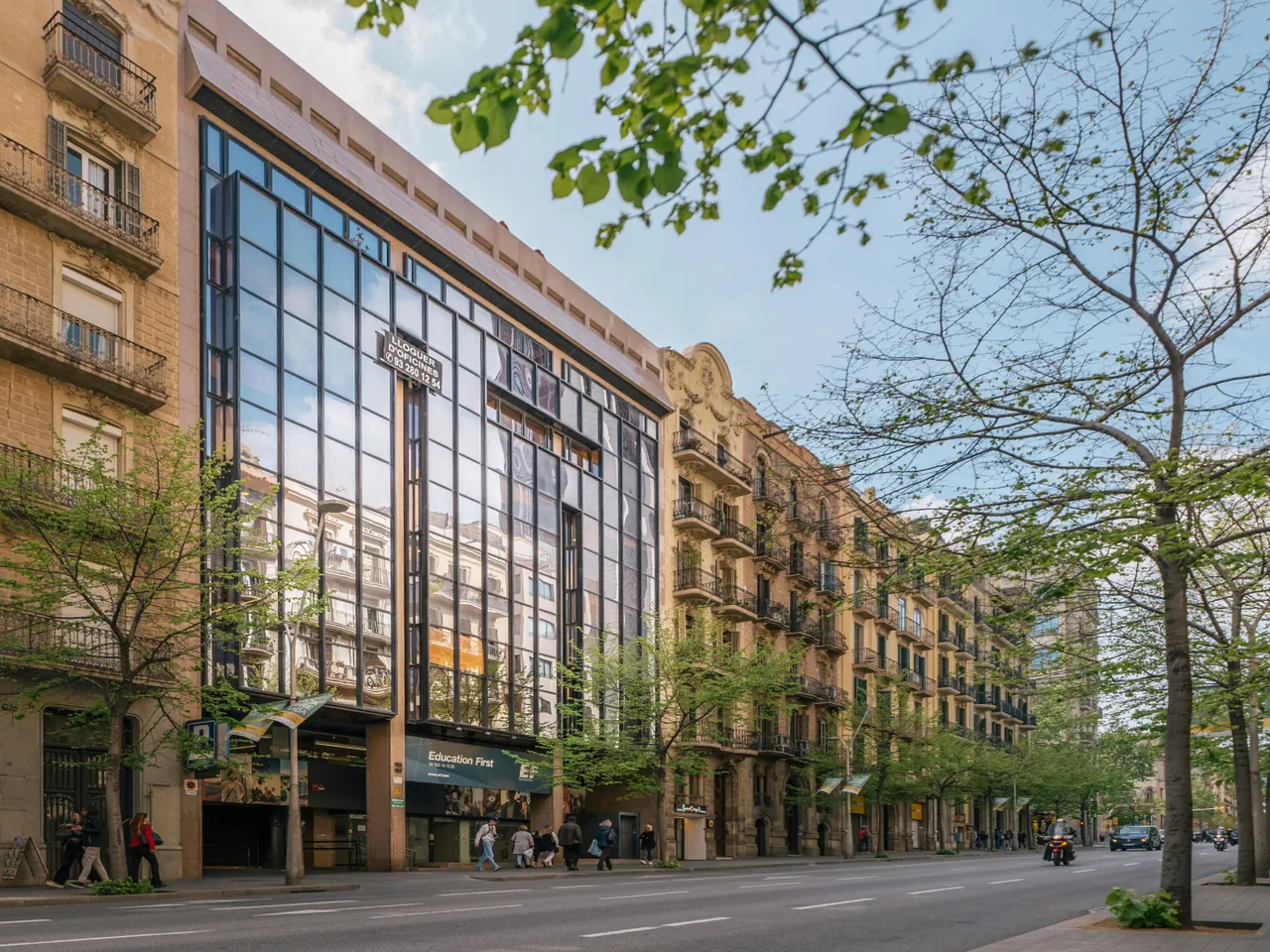 EF Barcelona: School building and entrance