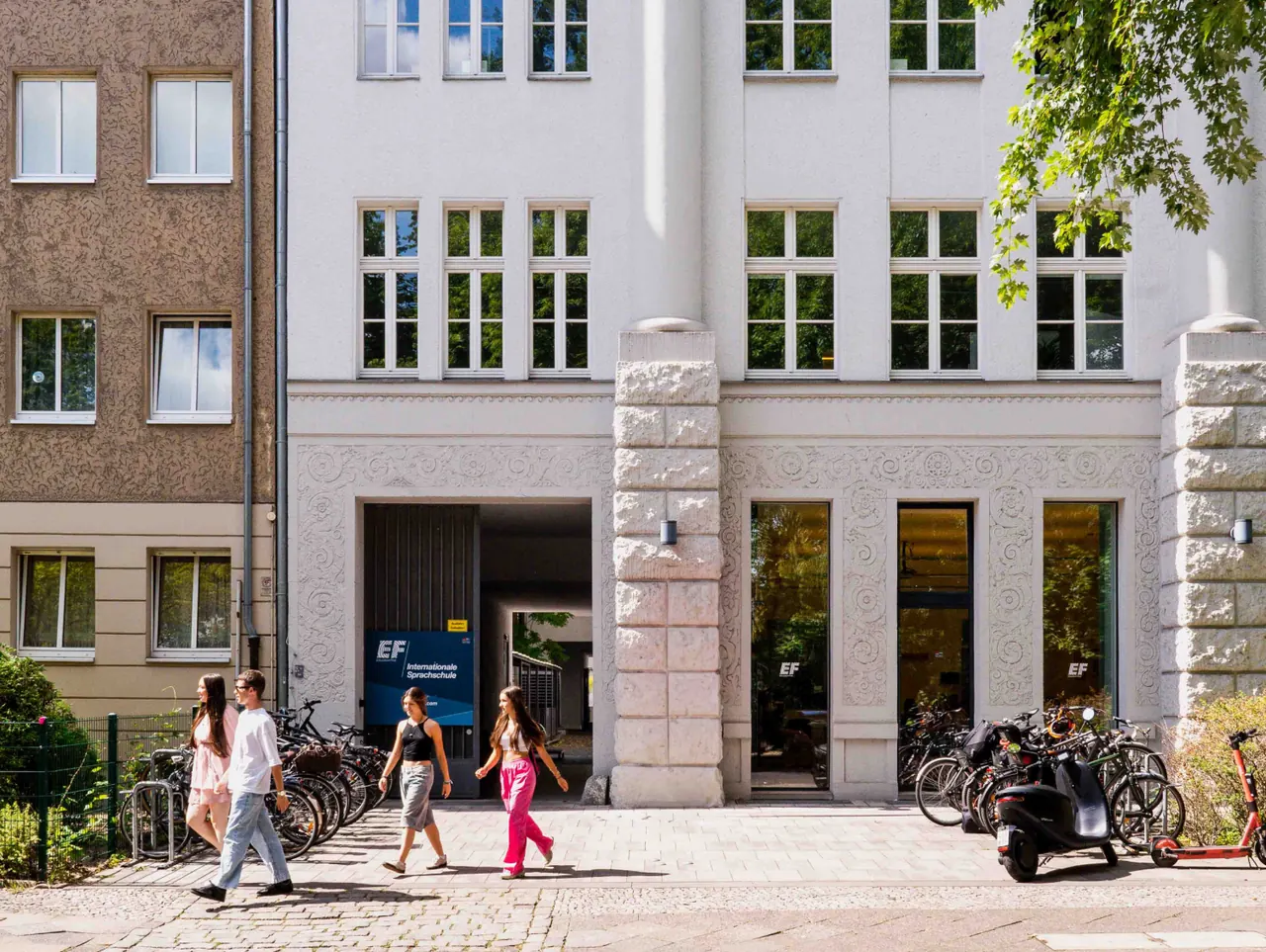 EF Berlin: School building and entrance