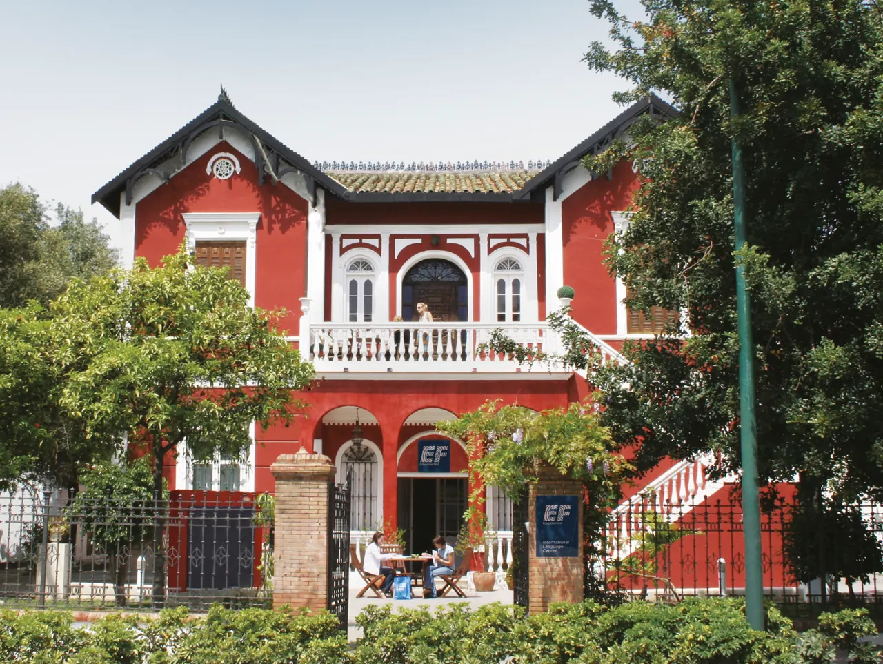 EF Malaga: School building and entrance
