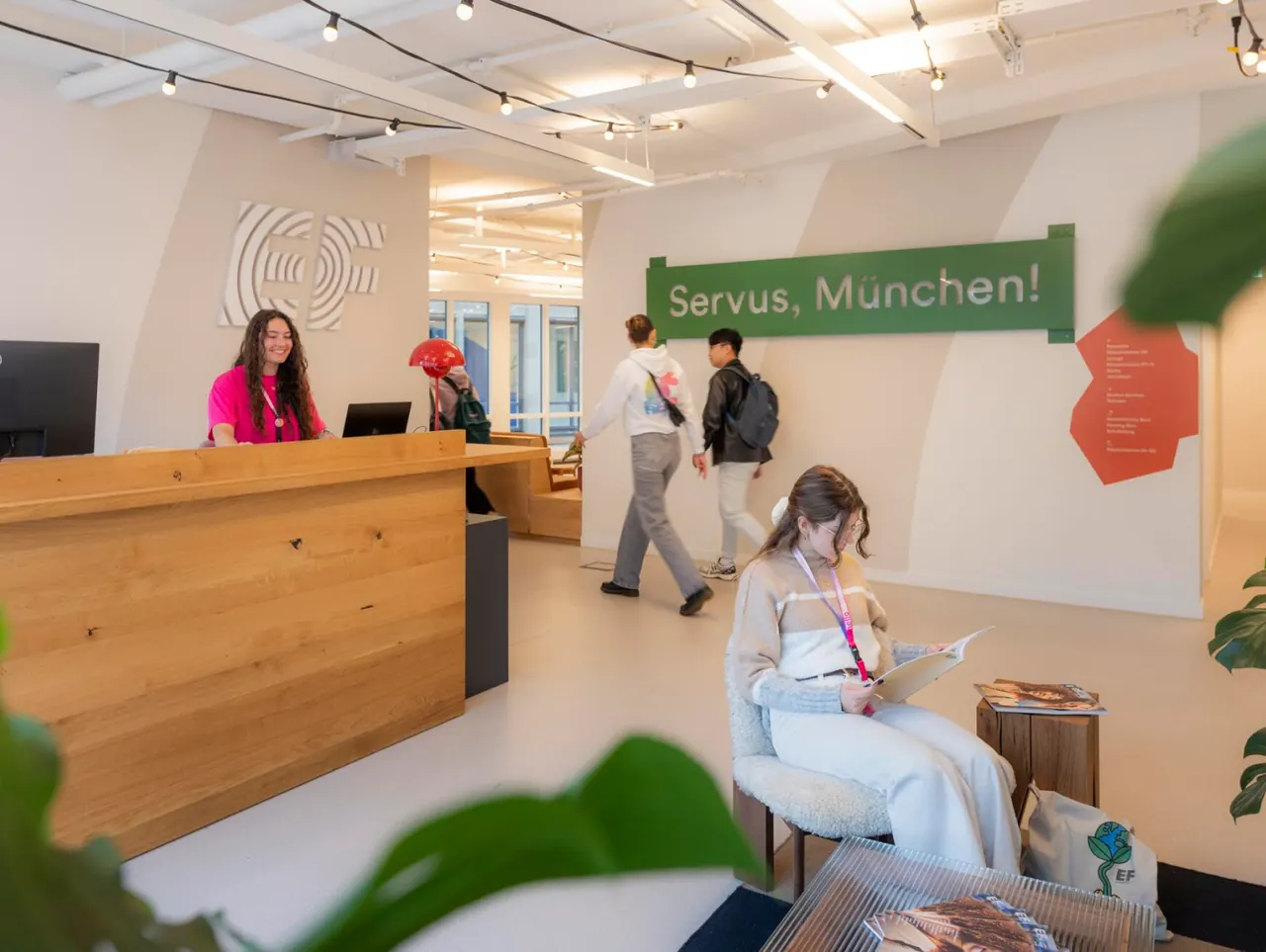 EF Munich: Reception and service area