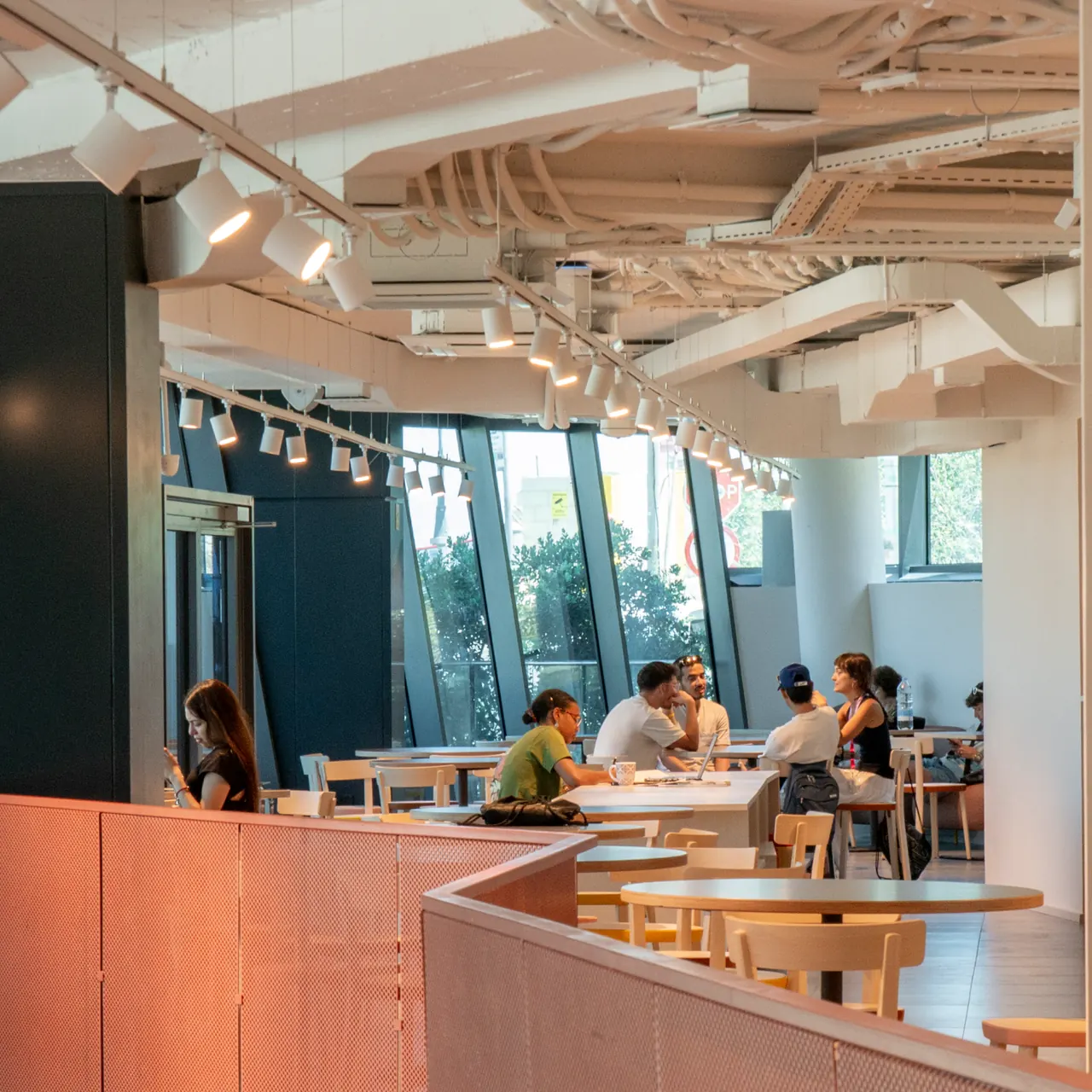 EF St Julian's: Campus cafe and dining area