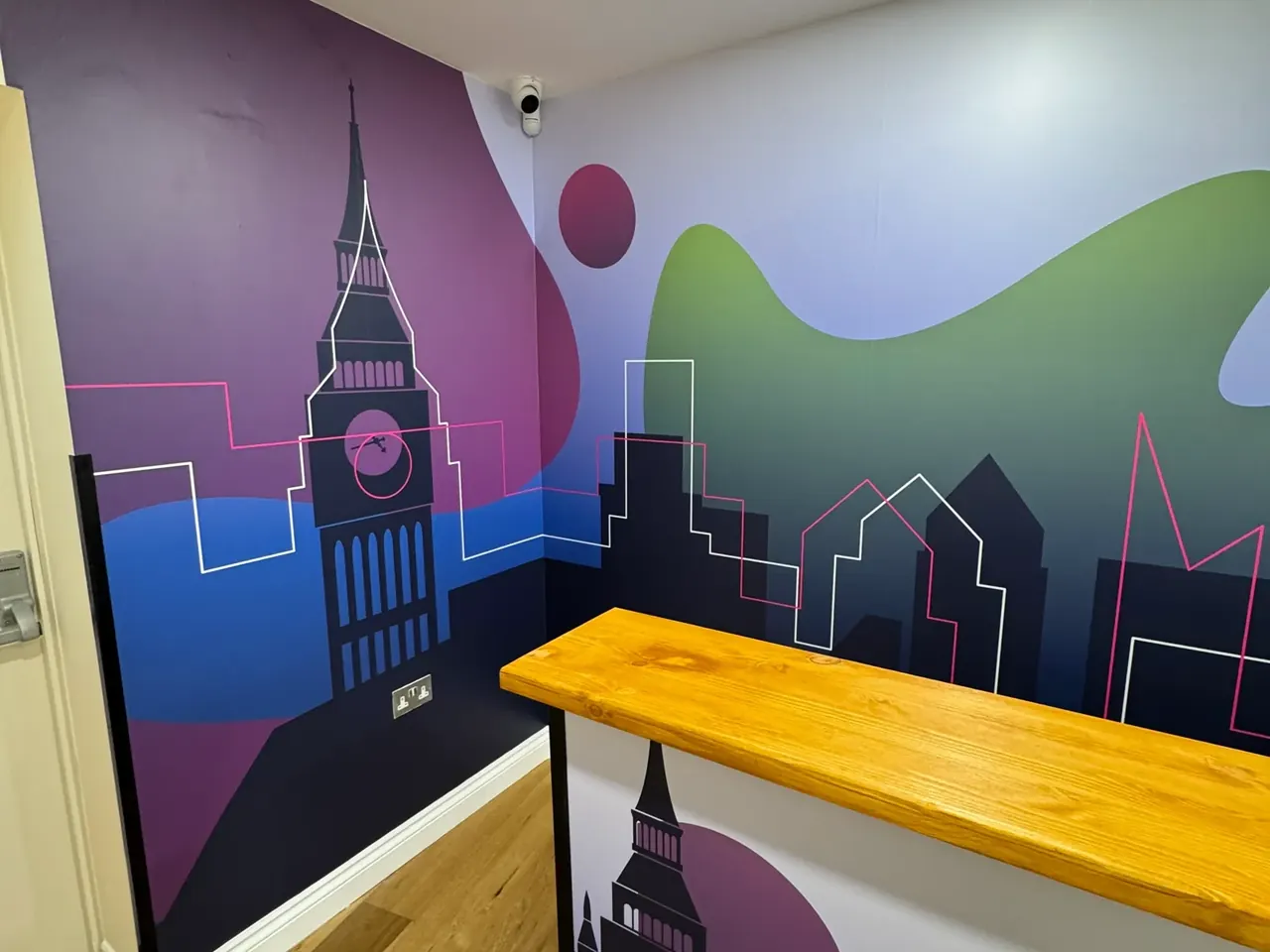 English Path London 校区带伦敦城市图案的学习角