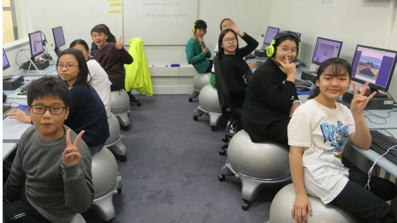 ETC Palmerston North — Students posing in a computer classroom