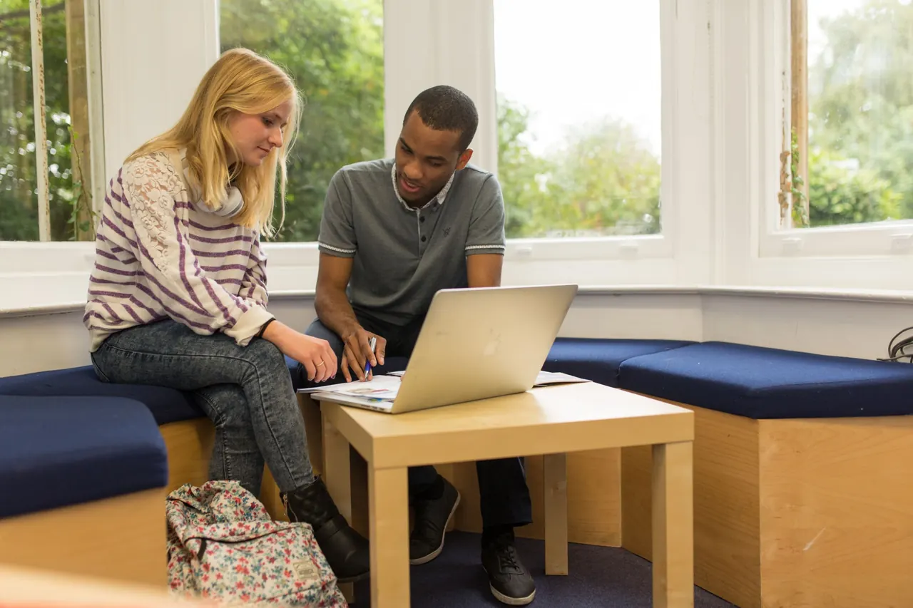 Students studying together — Kaplan International Languages, Cambridge