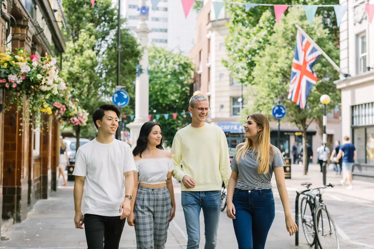 Kaplan International Languages 伦敦:学生城市探索活动