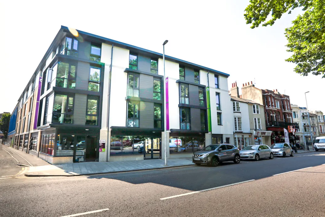Kings Brighton 校舍外观(27–33 Ditchling Road)