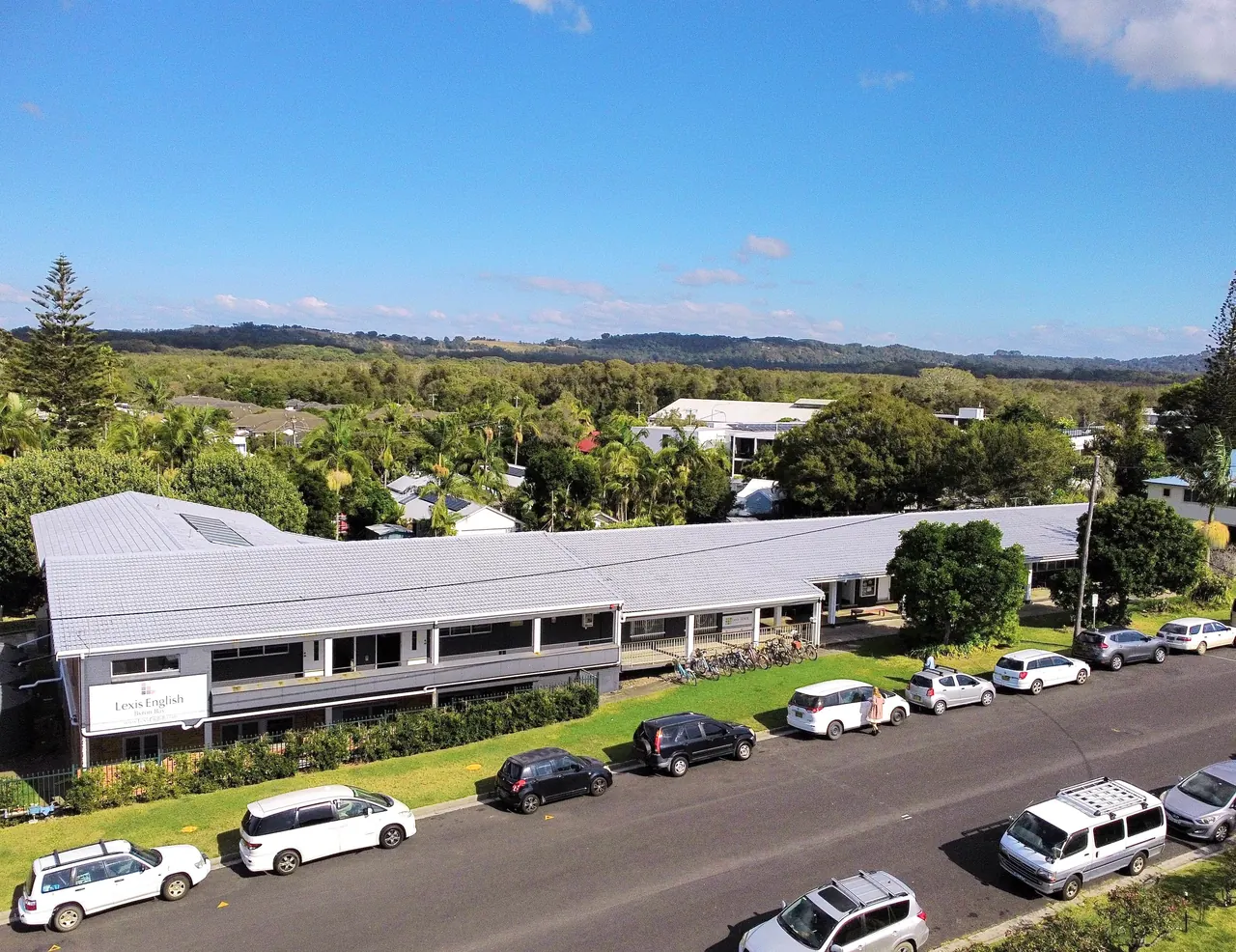 Lexis English Byron Bay：Byron Bay 校舍的外观全景（往期官方影像）