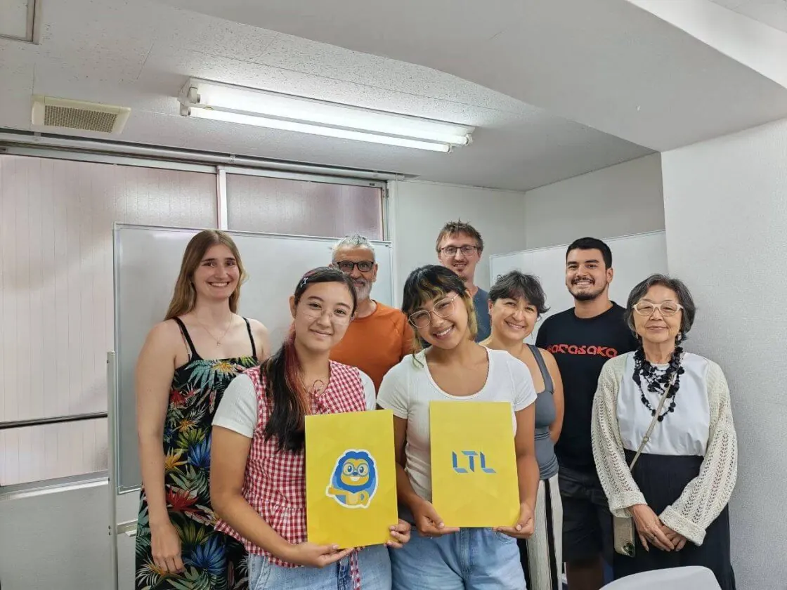 LTL Language School 东京校区小组课堂合影照片