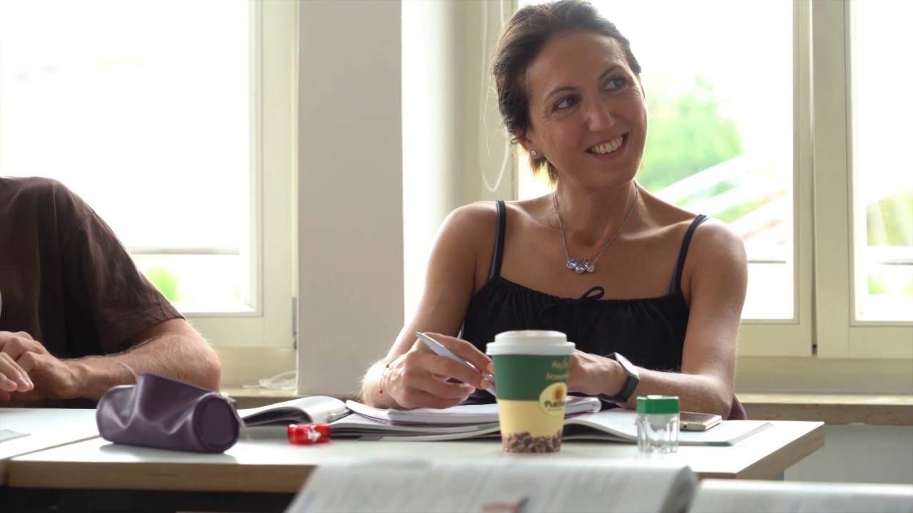 Learners and an instructor in a TREFFPUNKT classroom