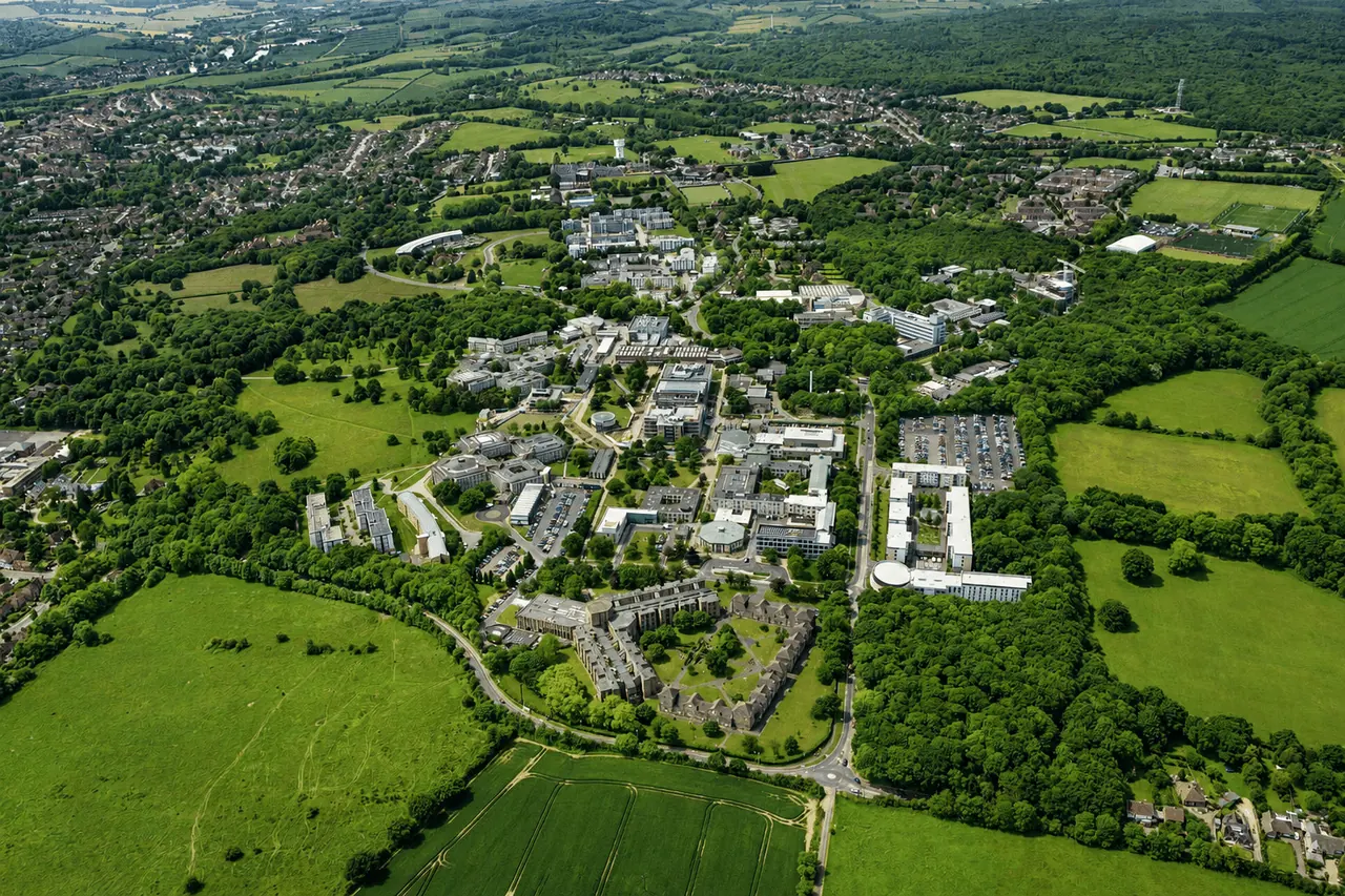 St Andrew's College Language Schools 坎特伯雷：肯特大学校园鸟瞰。