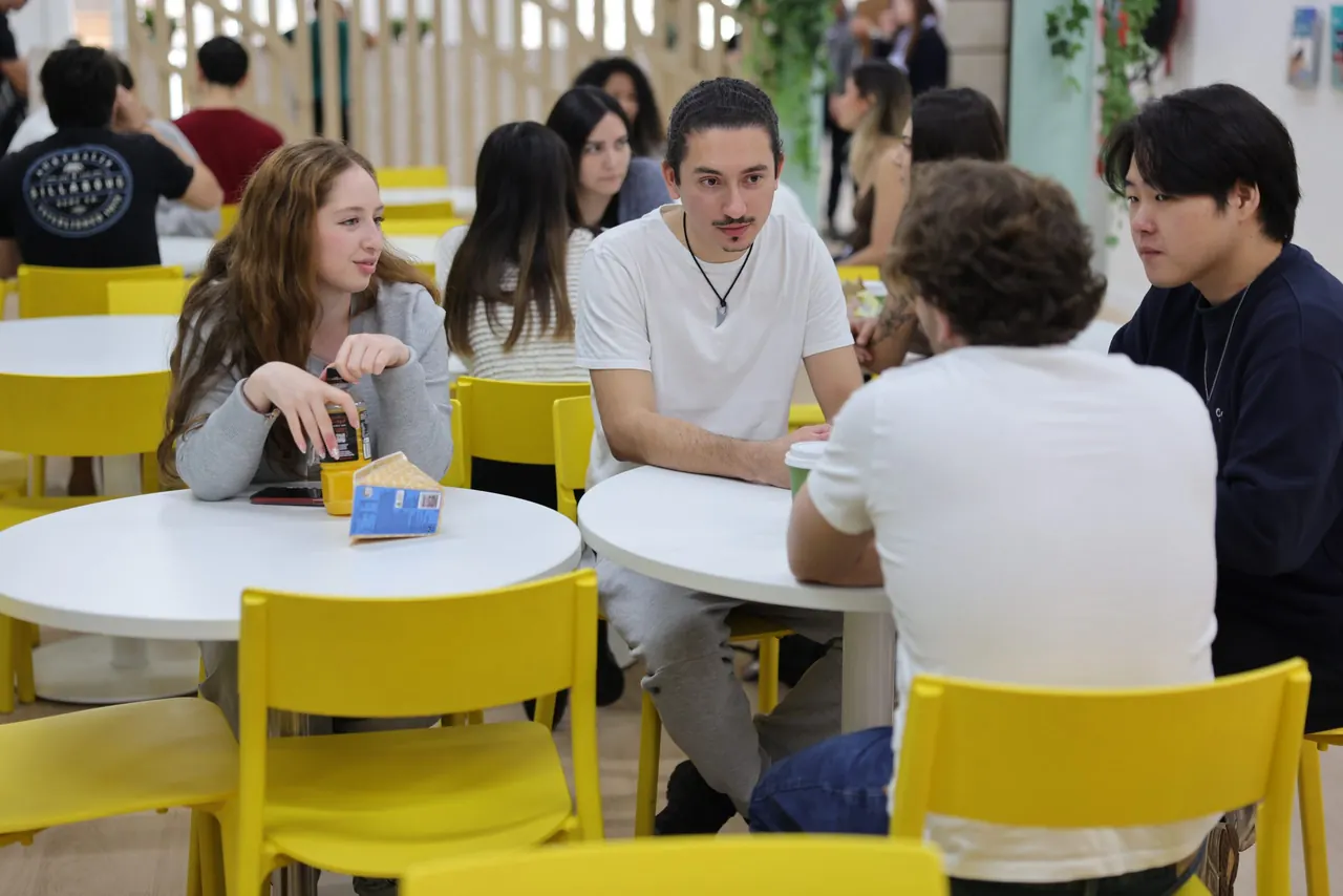 Universal English College — Students studying together around a classroom table